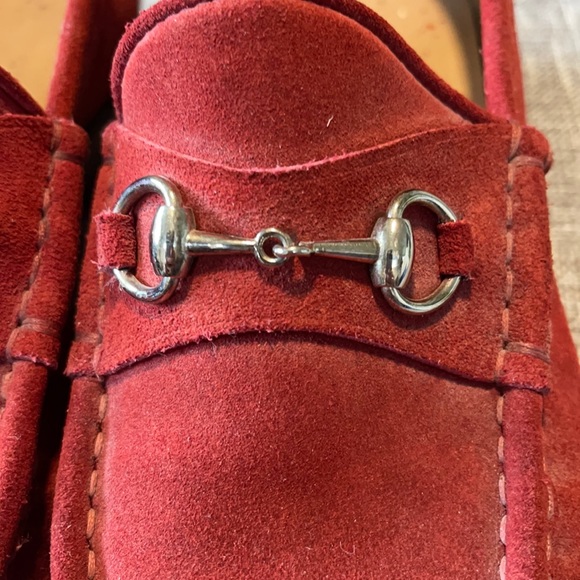Gucci Red Suede Loafers with Metallic Accents - Picture 2 of 11